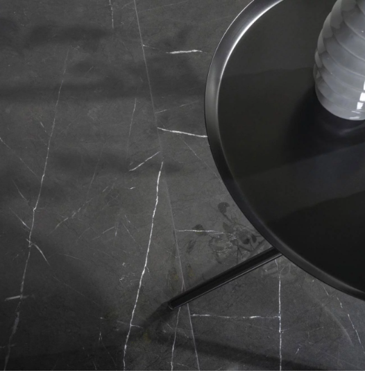 Carrelage sol et mur poli aspect marbre noir Marquina 120x120 cm