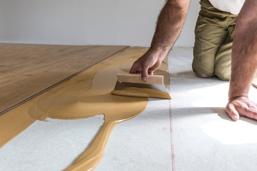 Colle polyuréthane professionnelle multi-matériaux – Bois, bâtiment et joints d’étanchéité